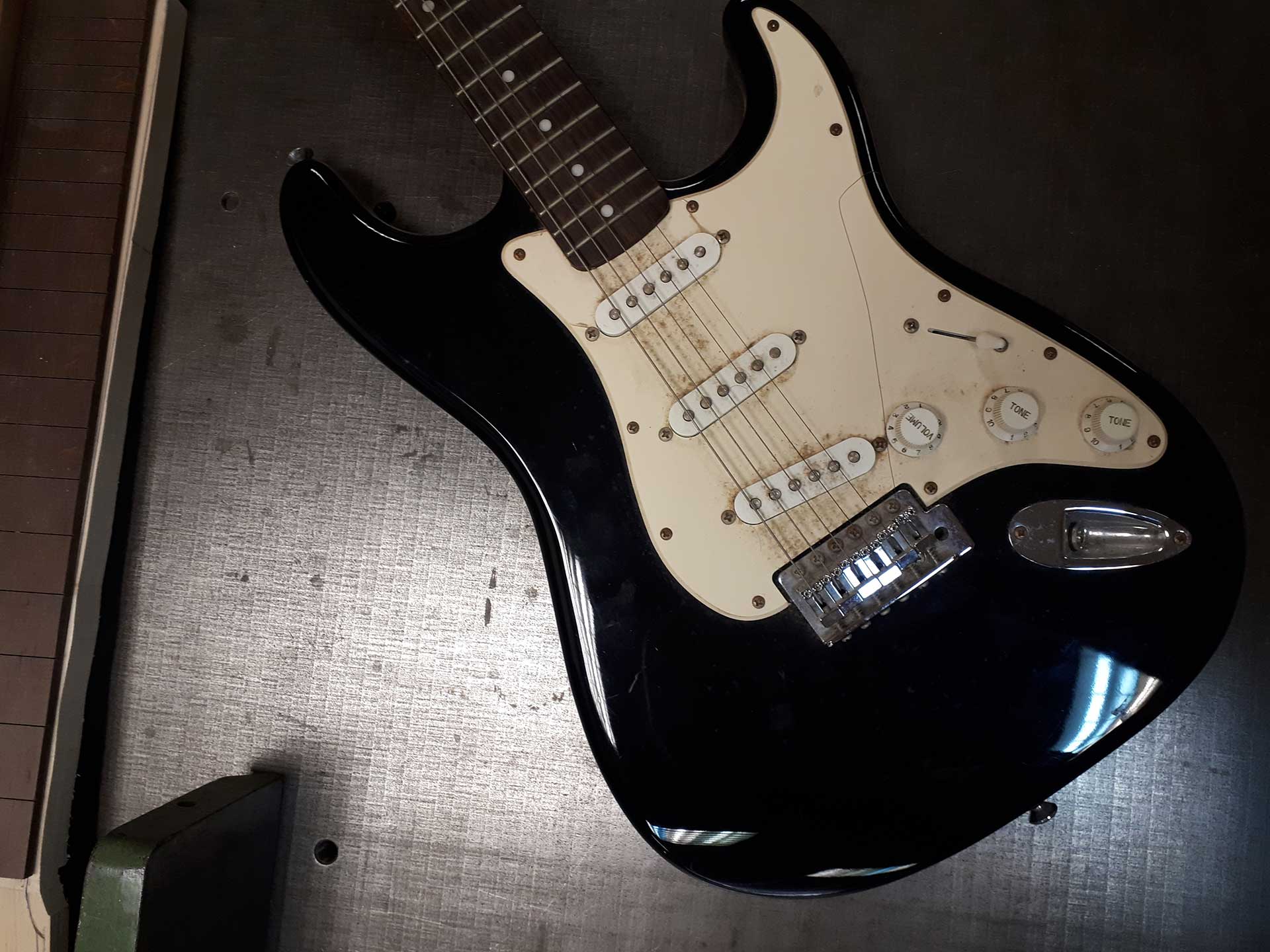 Stratocaster Squier cleaning and full set up