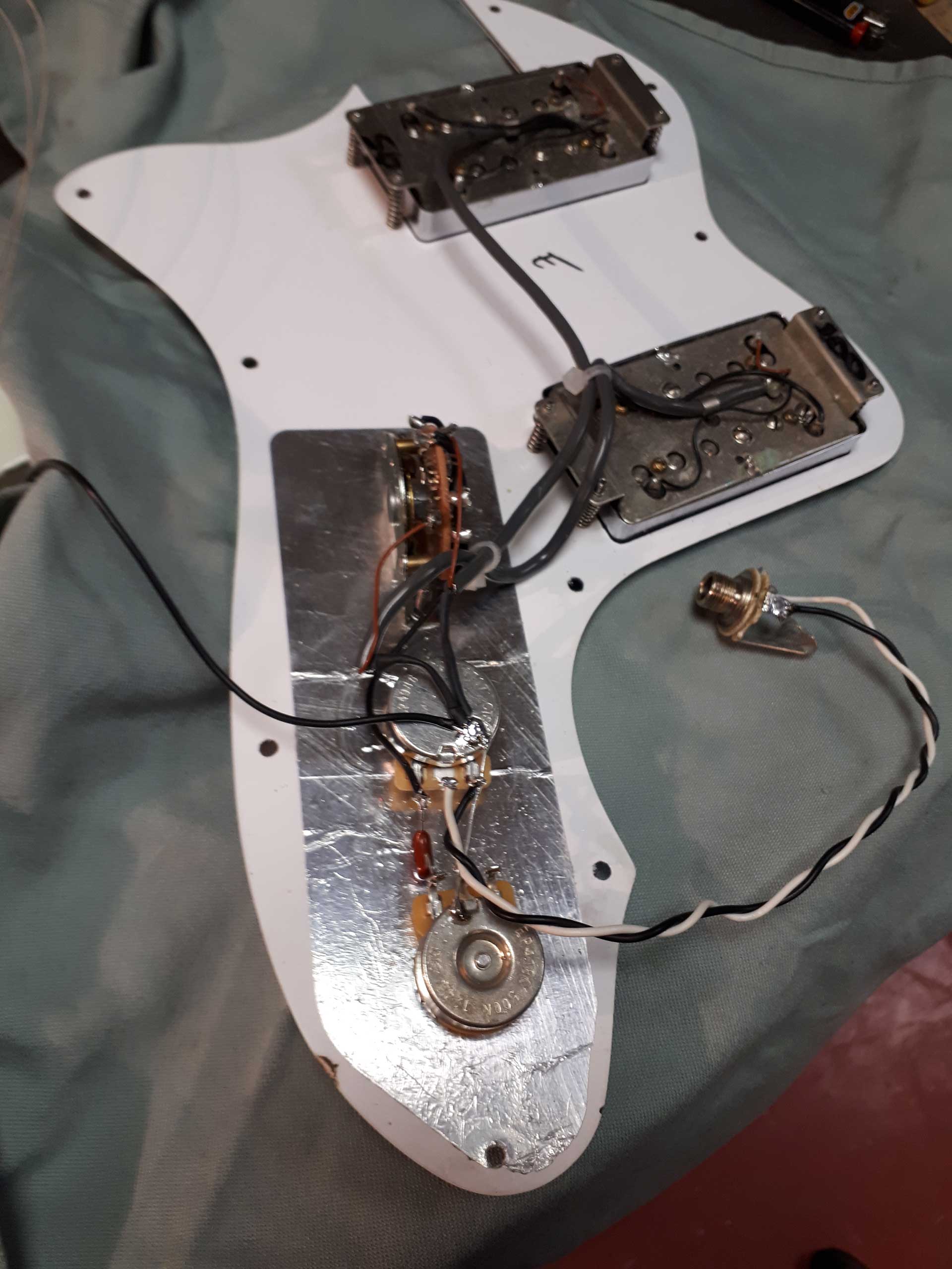 Wiring on different types of guitars SG Stratocaster Telecaster and Flying V