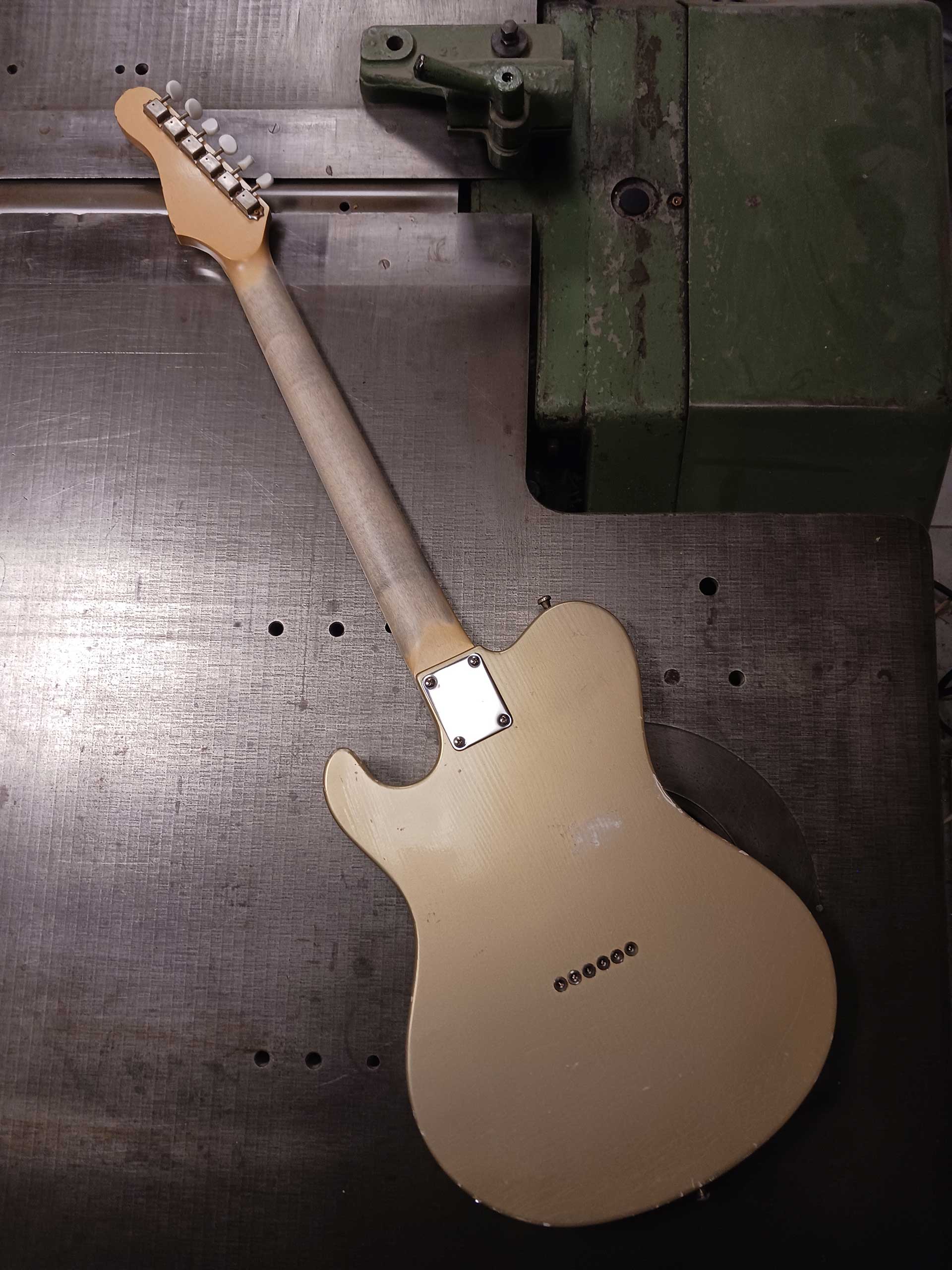 Roadrunner Federal Mod T Gold – Roadrunner Guitars