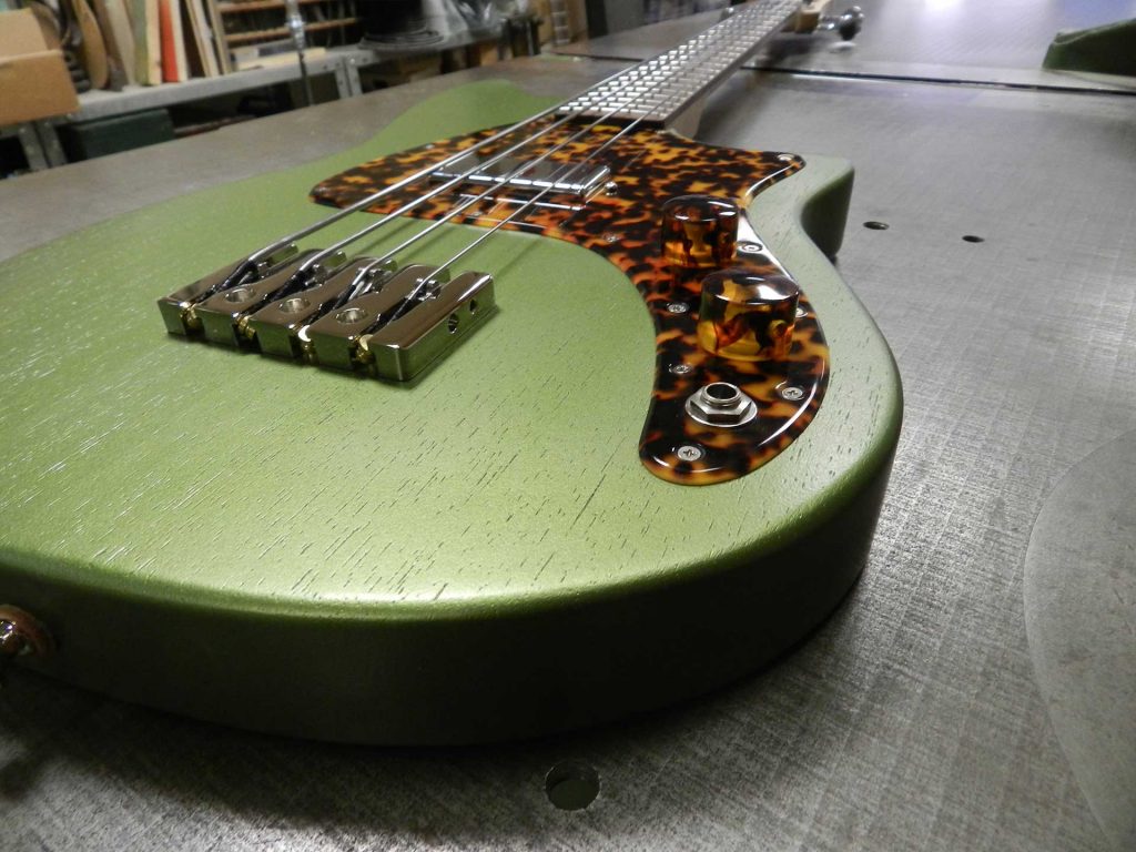 Roadrunner Le Carré Custom Model Metal green open pore satin nitro