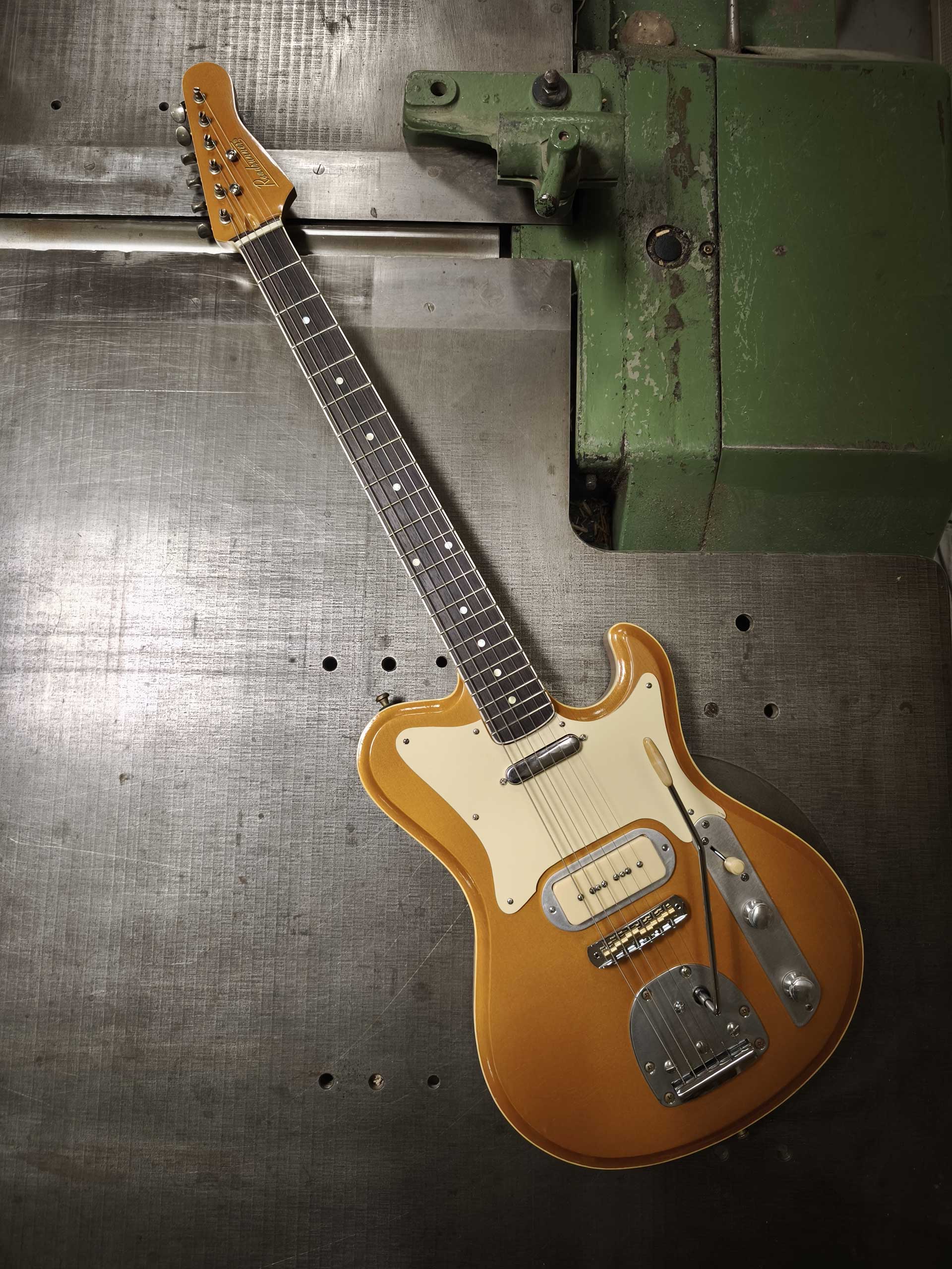 Roadrunner Federal « Outsider » batch 2025 - 592 Impala Gold - Roadrunner Guitars