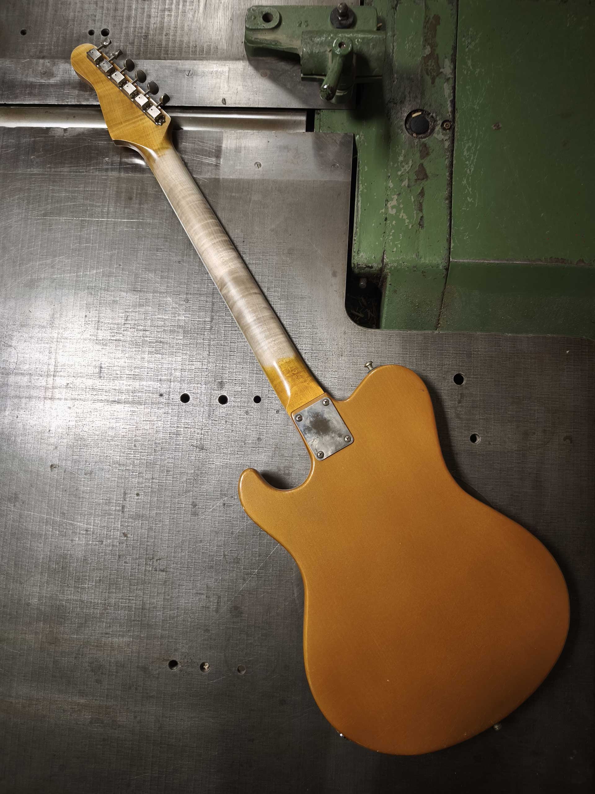 Roadrunner Federal « Outsider » batch 2025 - 592 Impala Gold - Roadrunner Guitars