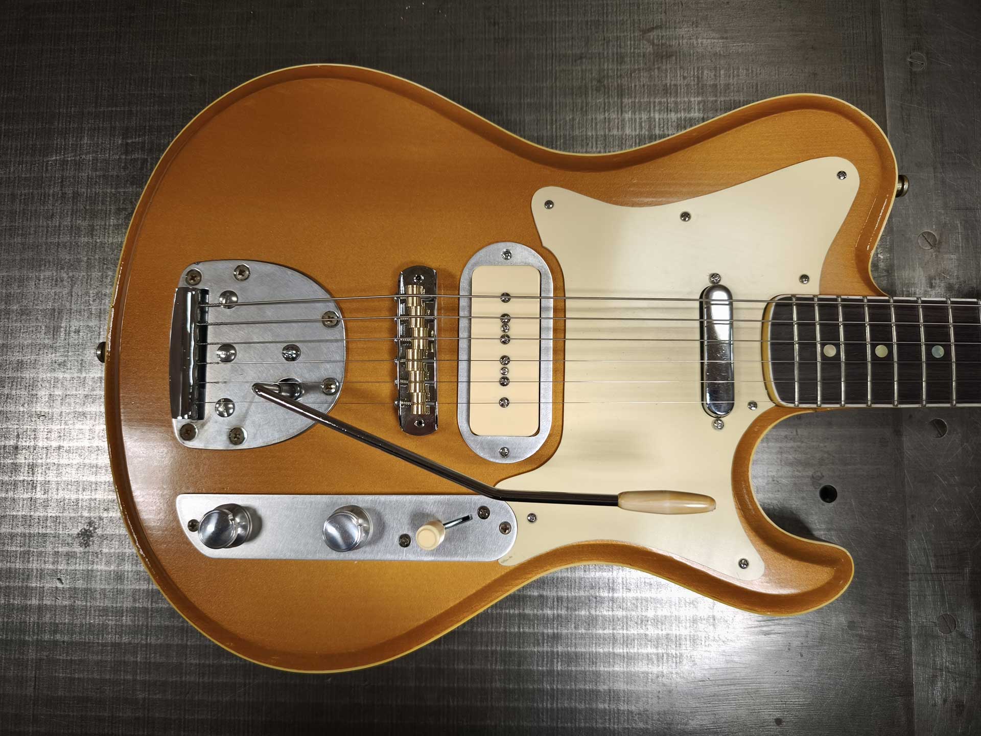 Roadrunner Federal « Outsider » batch 2025 - 592 Impala Gold - Roadrunner Guitars