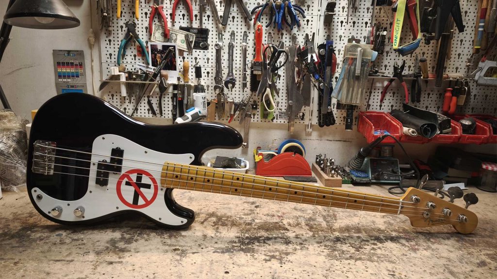 Fender Precision : Complete fret job set up and finish on this 2000 Precision model