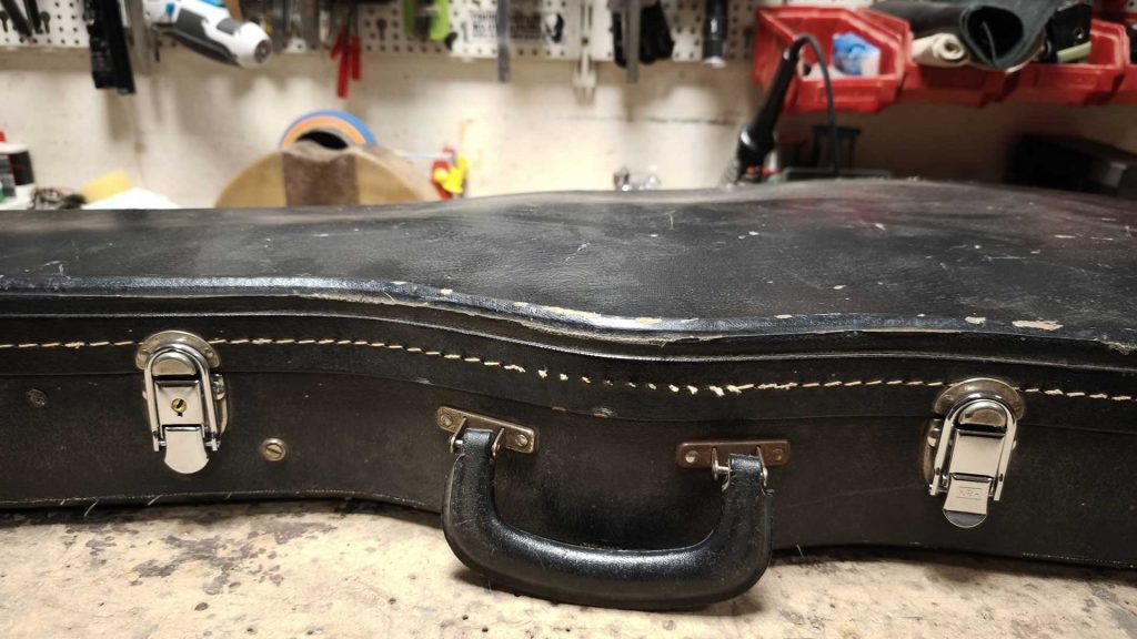 Gibson '74 flycase : refurbished and restored with a maximum of original parts