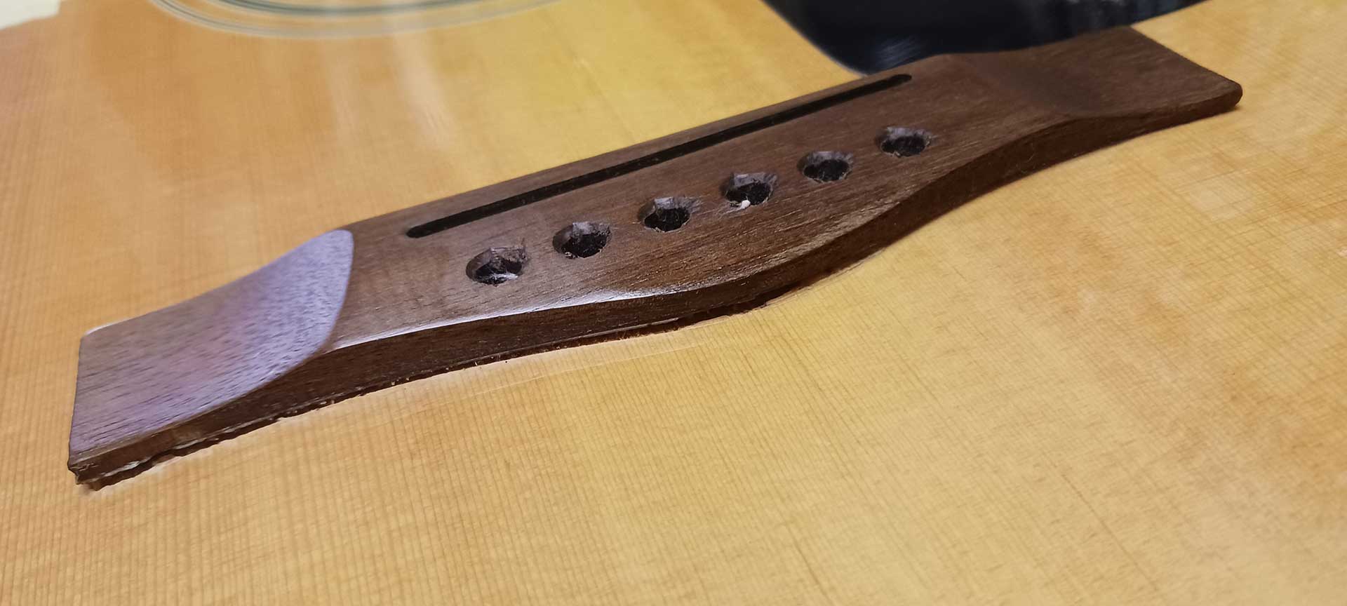 Fender acoustic guitar: bridge re-gluing - Roadrunner Guitars
