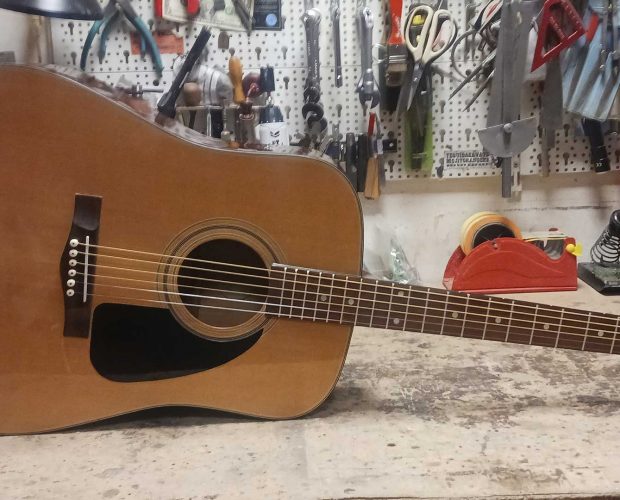 Fender acoustic guitar: bridge re-gluing - Roadrunner Guitars