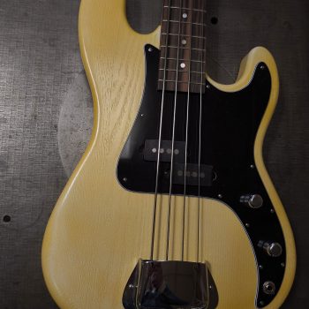 Roadrunner B26 Bass Nitro Light distress Ivory 262 - Roadrunner Guitars