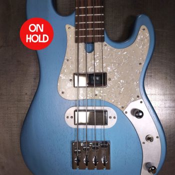 Roadrunner B26 Bass Pelham Blue 261 - Roadrunner Guitars